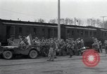 Immagine di Orfani ebraica di Buchenwald lasciando Weimar Weimar in Germania, 1945, secondo 26 filmato di repertorio 65675073866