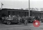 Immagine di Orfani ebraica di Buchenwald lasciando Weimar Weimar in Germania, 1945, secondo 28 filmato di repertorio 65675073866