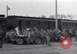 Immagine di Orfani ebraica di Buchenwald lasciando Weimar Weimar in Germania, 1945, secondo 29 filmato di repertorio 65675073866
