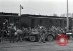 Immagine di Orfani ebraica di Buchenwald lasciando Weimar Weimar in Germania, 1945, secondo 32 filmato di repertorio 65675073866