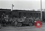 Immagine di Orfani ebraica di Buchenwald lasciando Weimar Weimar in Germania, 1945, secondo 34 filmato di repertorio 65675073866