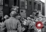Immagine di Orfani ebraica di Buchenwald lasciando Weimar Weimar in Germania, 1945, secondo 39 filmato di repertorio 65675073866