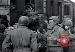 Immagine di Orfani ebraica di Buchenwald lasciando Weimar Weimar in Germania, 1945, secondo 43 filmato di repertorio 65675073866