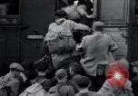 Immagine di Orfani ebraica di Buchenwald lasciando Weimar Weimar in Germania, 1945, secondo 44 filmato di repertorio 65675073866