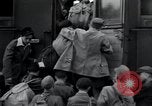 Immagine di Orfani ebraica di Buchenwald lasciando Weimar Weimar in Germania, 1945, secondo 47 filmato di repertorio 65675073866