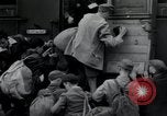 Immagine di Orfani ebraica di Buchenwald lasciando Weimar Weimar in Germania, 1945, secondo 49 filmato di repertorio 65675073866