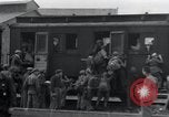 Immagine di Orfani ebraica di Buchenwald lasciando Weimar Weimar in Germania, 1945, secondo 52 filmato di repertorio 65675073866