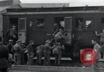 Immagine di Orfani ebraica di Buchenwald lasciando Weimar Weimar in Germania, 1945, secondo 55 filmato di repertorio 65675073866