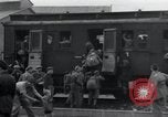 Immagine di Orfani ebraica di Buchenwald lasciando Weimar Weimar in Germania, 1945, secondo 56 filmato di repertorio 65675073866