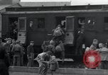 Immagine di Orfani ebraica di Buchenwald lasciando Weimar Weimar in Germania, 1945, secondo 59 filmato di repertorio 65675073866