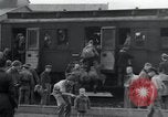Immagine di Orfani ebraica di Buchenwald lasciando Weimar Weimar in Germania, 1945, secondo 60 filmato di repertorio 65675073866
