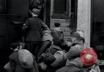 Immagine di Orfani ebraica di Buchenwald lasciando Weimar Weimar in Germania, 1945, secondo 62 filmato di repertorio 65675073866