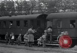 Immagine di Orfani ebraica da Buchenwald Campo di Concentramento seconda guerra mondiale Weimar in Germania, 1945, secondo 10 filmato di repertorio 65675073867