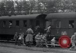 Immagine di Orfani ebraica da Buchenwald Campo di Concentramento seconda guerra mondiale Weimar in Germania, 1945, secondo 11 filmato di repertorio 65675073867