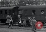 Immagine di Orfani ebraica da Buchenwald Campo di Concentramento seconda guerra mondiale Weimar in Germania, 1945, secondo 14 filmato di repertorio 65675073867