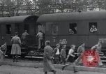 Immagine di Orfani ebraica da Buchenwald Campo di Concentramento seconda guerra mondiale Weimar in Germania, 1945, secondo 15 filmato di repertorio 65675073867