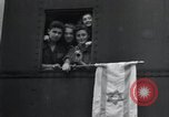 Immagine di Orfani ebraica da Buchenwald Campo di Concentramento seconda guerra mondiale Weimar in Germania, 1945, secondo 16 filmato di repertorio 65675073867