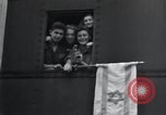 Immagine di Orfani ebraica da Buchenwald Campo di Concentramento seconda guerra mondiale Weimar in Germania, 1945, secondo 18 filmato di repertorio 65675073867