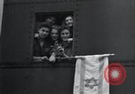 Immagine di Orfani ebraica da Buchenwald Campo di Concentramento seconda guerra mondiale Weimar in Germania, 1945, secondo 22 filmato di repertorio 65675073867