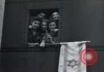 Immagine di Orfani ebraica da Buchenwald Campo di Concentramento seconda guerra mondiale Weimar in Germania, 1945, secondo 24 filmato di repertorio 65675073867