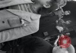 Immagine di Orfani ebraica da Buchenwald Campo di Concentramento seconda guerra mondiale Weimar in Germania, 1945, secondo 26 filmato di repertorio 65675073867