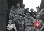 Immagine di Orfani ebraica da Buchenwald Campo di Concentramento seconda guerra mondiale Weimar in Germania, 1945, secondo 33 filmato di repertorio 65675073867