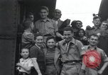 Immagine di Orfani ebraica da Buchenwald Campo di Concentramento seconda guerra mondiale Weimar in Germania, 1945, secondo 34 filmato di repertorio 65675073867