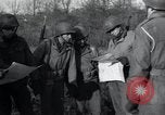 Immagine di Soldati statunitensi Alsdorf Germania, 1944, secondo 13 filmato di repertorio 65675073874