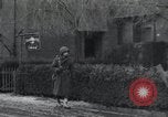Immagine di Granata distrugge la scatola di pillole tedesco Alsdorf Germania, 1944, secondo 24 filmato di repertorio 65675073875