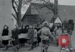 Immagine di Civili tedesco Neuchâtel Germania, 1945, secondo 8 filmato di repertorio 65675073881