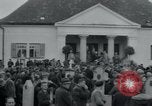 Immagine di Civili tedesco Neuchâtel Germania, 1945, secondo 14 filmato di repertorio 65675073881