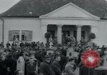 Immagine di Civili tedesco Neuchâtel Germania, 1945, secondo 16 filmato di repertorio 65675073881
