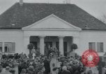 Immagine di Civili tedesco Neuchâtel Germania, 1945, secondo 26 filmato di repertorio 65675073881