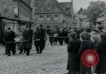 Immagine di Civili tedesco Neuchâtel Germania, 1945, secondo 28 filmato di repertorio 65675073882