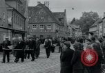 Immagine di Civili tedesco Neuchâtel Germania, 1945, secondo 35 filmato di repertorio 65675073882