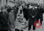 Immagine di Civili tedesco Neuchâtel Germania, 1945, secondo 45 filmato di repertorio 65675073882