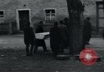 Immagine di Civili tedesco Neuchâtel Germania, 1945, secondo 25 filmato di repertorio 65675073883