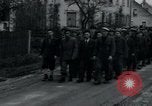 Immagine di Civili tedesco Neuchâtel Germania, 1945, secondo 26 filmato di repertorio 65675073883