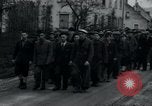 Immagine di Civili tedesco Neuchâtel Germania, 1945, secondo 27 filmato di repertorio 65675073883