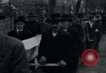 Immagine di Civili tedesco Neuchâtel Germania, 1945, secondo 62 filmato di repertorio 65675073883