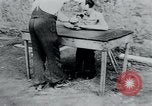 Immagine di Prigionieri di camp Belgio, 1945, secondo 52 filmato di repertorio 65675073888