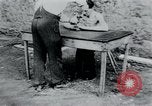 Immagine di Prigionieri di camp Belgio, 1945, secondo 54 filmato di repertorio 65675073888