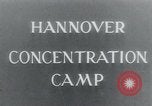 Standbild Gefangenen des Lagers Hannover Deutschland, 1945, aus Sekunde 7 historischem Filmmaterial Videoclip 65675073890