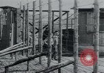Standbild Gefangenen des Lagers Hannover Deutschland, 1945, aus Sekunde 24 historischem Filmmaterial Videoclip 65675073890