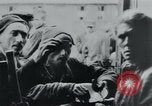 Standbild Gefangenen des Lagers Hannover Deutschland, 1945, aus Sekunde 36 historischem Filmmaterial Videoclip 65675073890