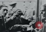 Standbild Gefangenen des Lagers Hannover Deutschland, 1945, aus Sekunde 37 historischem Filmmaterial Videoclip 65675073890