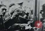 Standbild Gefangenen des Lagers Hannover Deutschland, 1945, aus Sekunde 38 historischem Filmmaterial Videoclip 65675073890