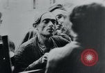 Standbild Gefangenen des Lagers Hannover Deutschland, 1945, aus Sekunde 40 historischem Filmmaterial Videoclip 65675073890