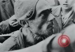 Standbild Gefangenen des Lagers Hannover Deutschland, 1945, aus Sekunde 45 historischem Filmmaterial Videoclip 65675073890