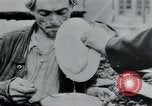 Standbild Gefangenen des Lagers Hannover Deutschland, 1945, aus Sekunde 50 historischem Filmmaterial Videoclip 65675073890